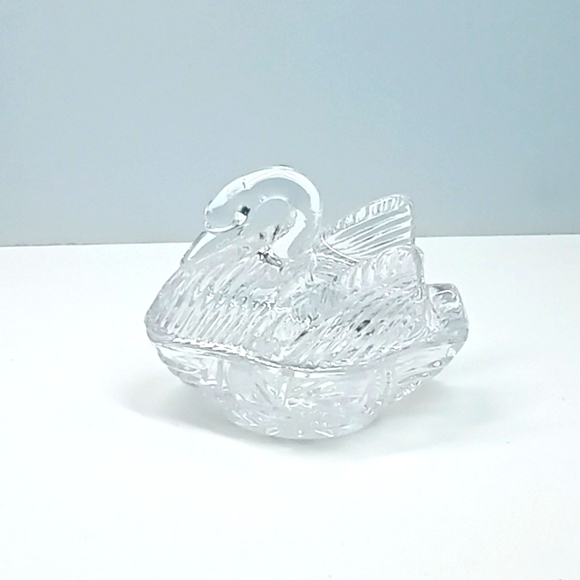 Vintage crystal swan trinket dish. No flaws. - Picture 2 of 6
